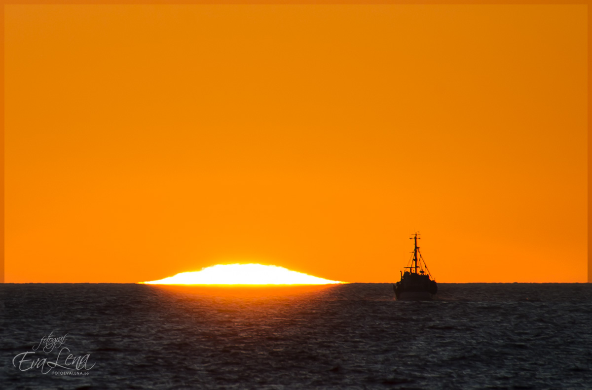 Båtfärd mot solnedgången